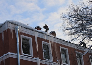 Уборка и вывоз снега с крыш